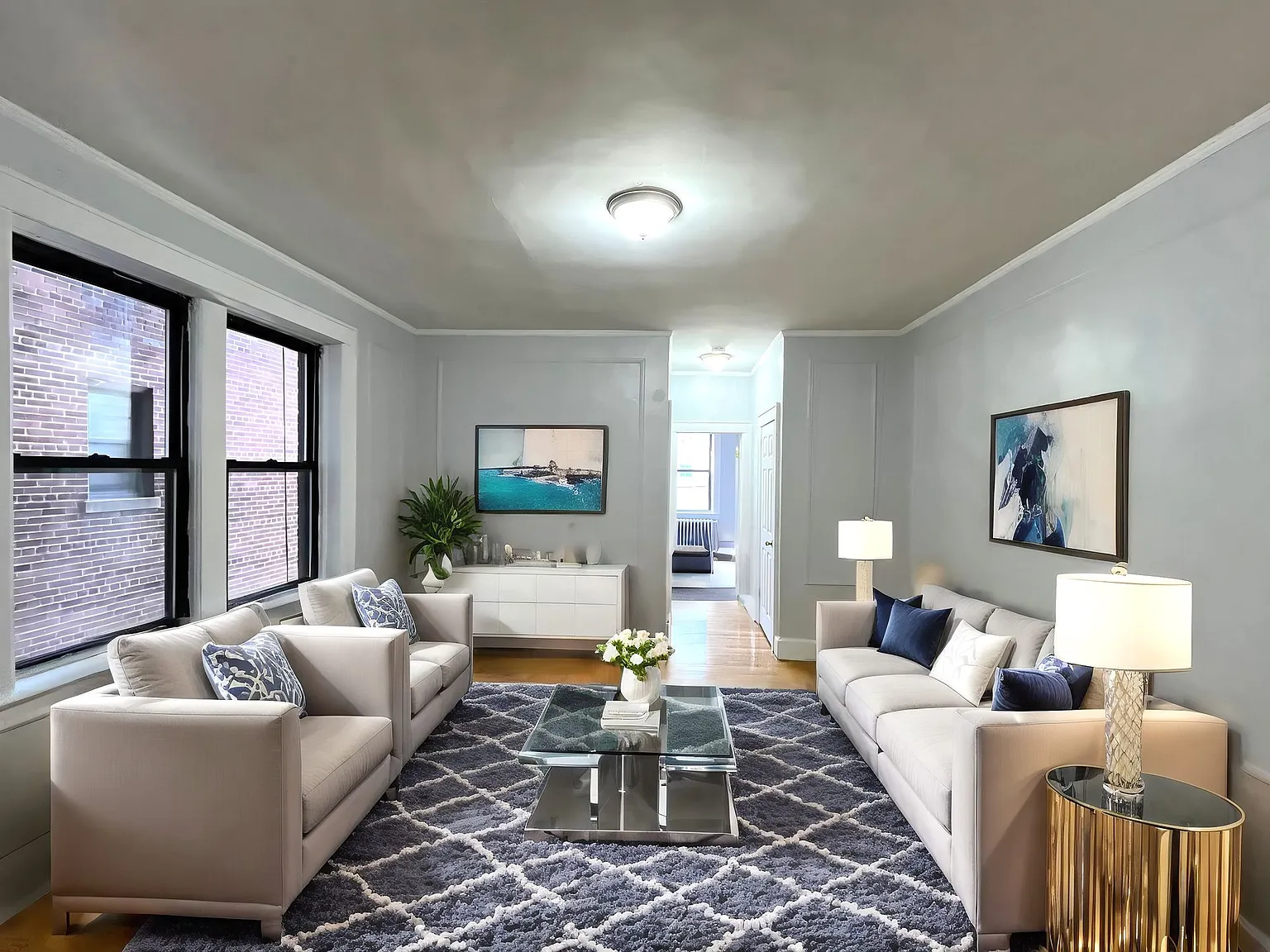 Hill Manor - Renovated Apartments Near Train Station — Photo 2