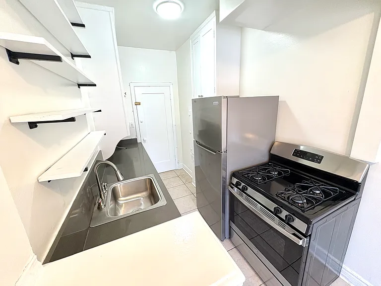 21 Westminster Ave #101 — Photo 5