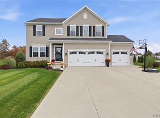 6653 Dublin Ln, Lockport, NY 14094
