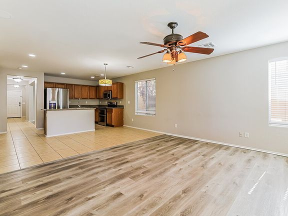 3rd image of 1505 E Lakeview Dr