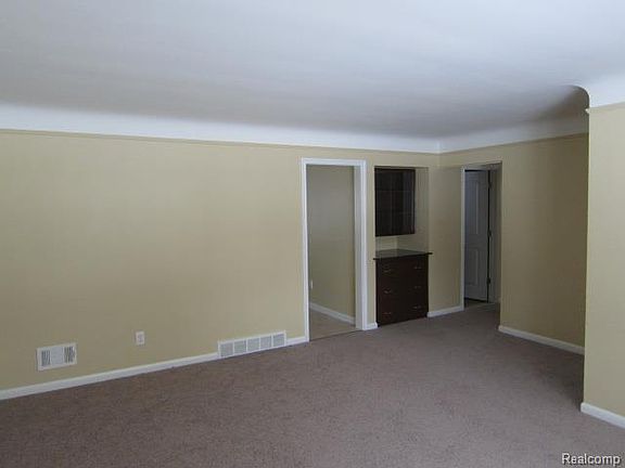 4th image of 21128 Brooklawn Dr