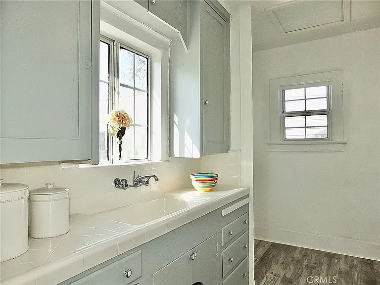 5886 Myrtle Ave #1/2 — Photo 9
