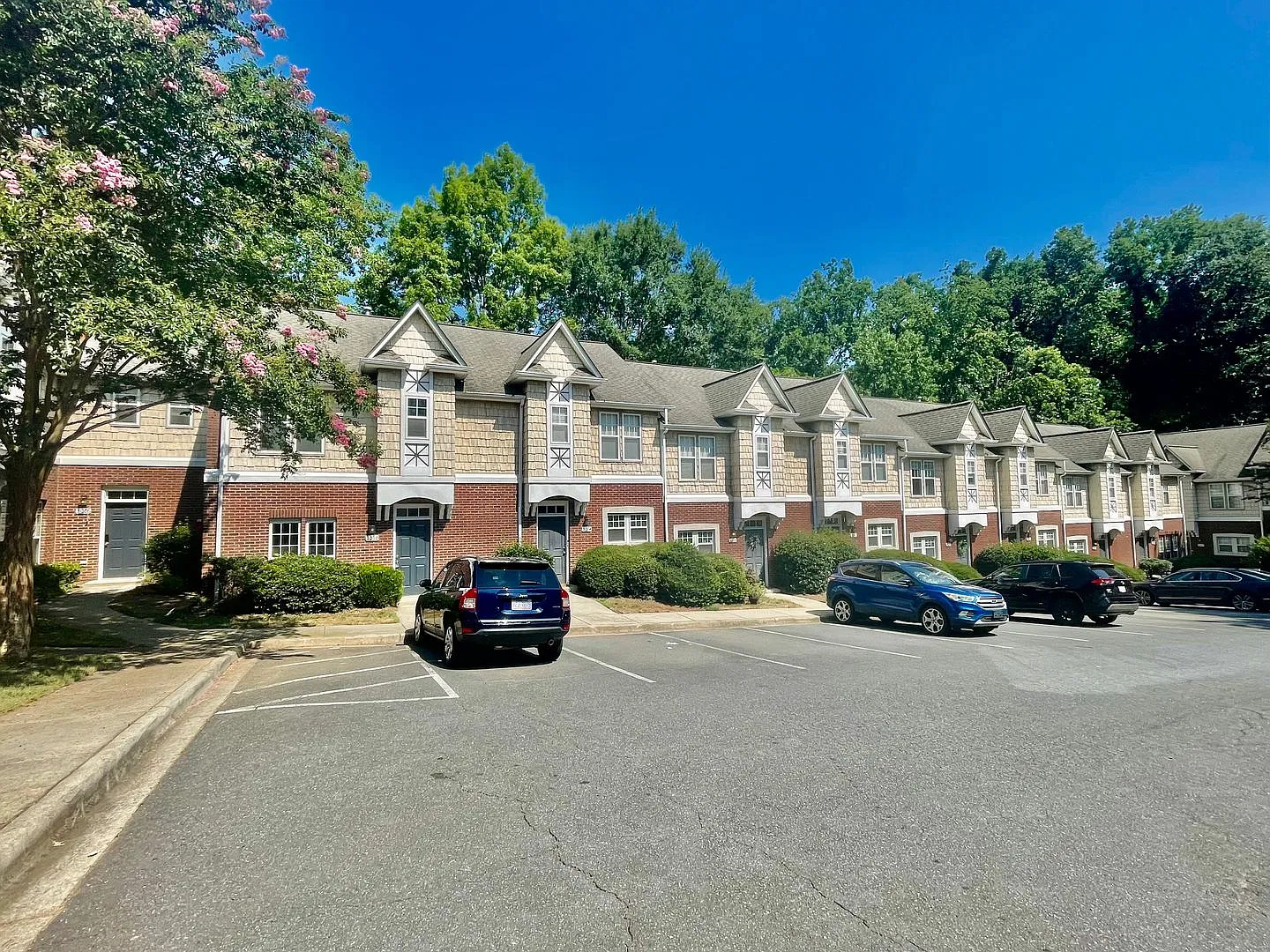 Welcome to this stunning 3-bedroom, 2.5-bathroom Townhouse, located in the vibrant city of Charlo... — Photo 1