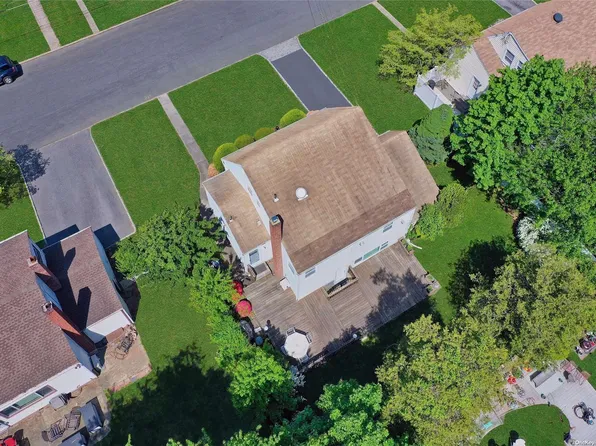 523 French Avenue, North Babylon, NY 11703