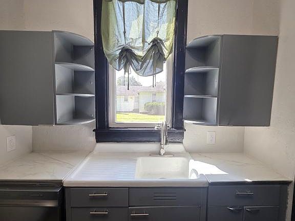 3rd image of 712 S Union St APT 2