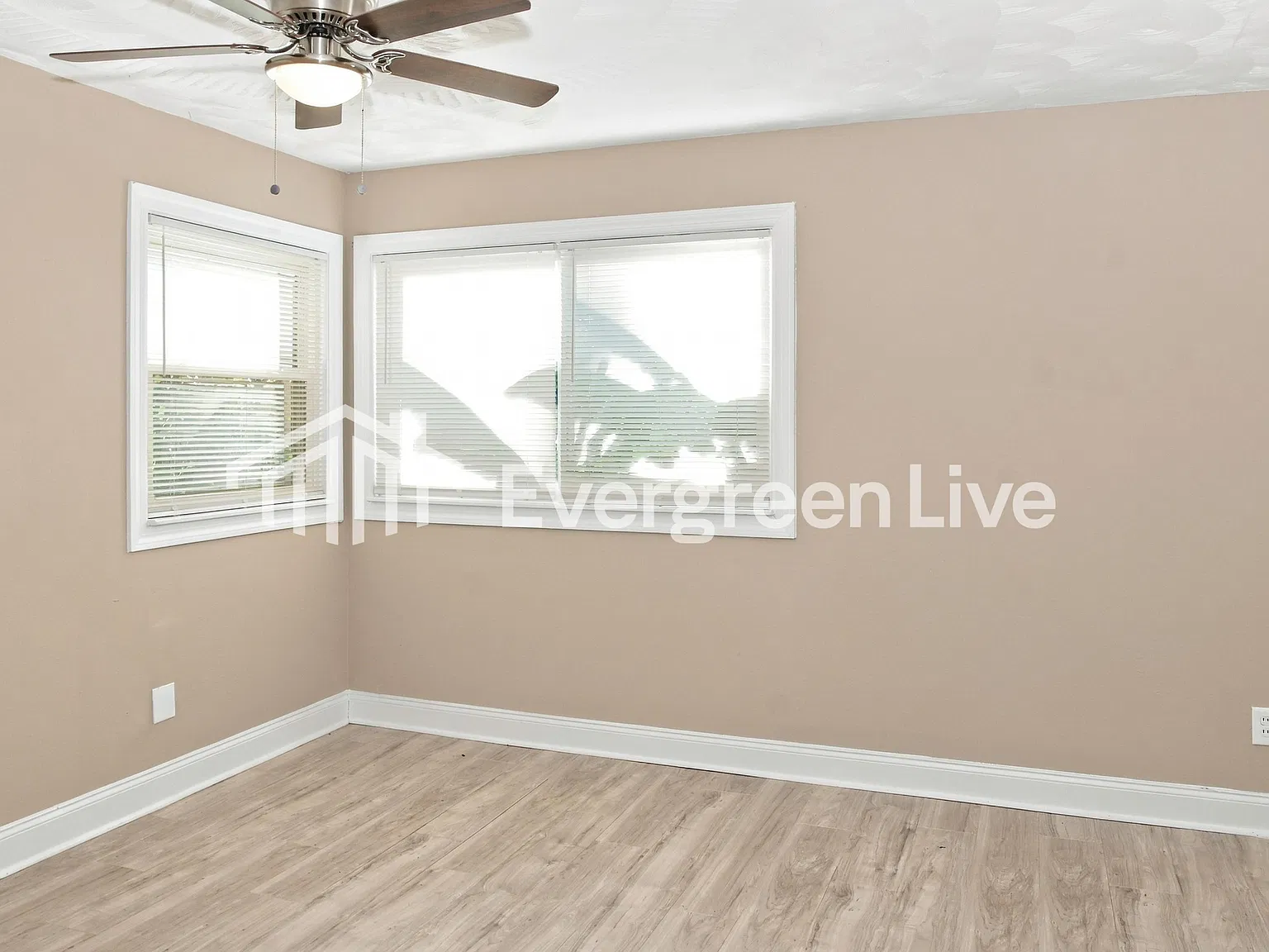 3 bed, 1.0 bath, 1056 sqft, $1,045 — Photo 3