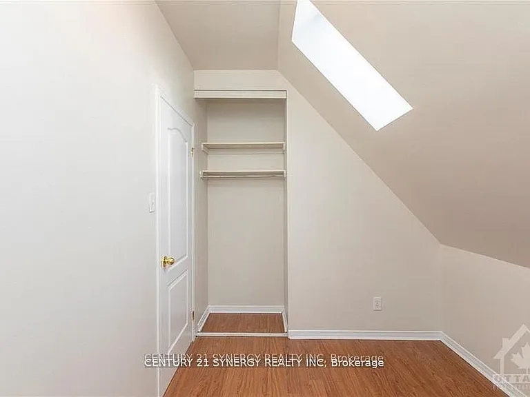 450 Maclaren St #10 — Photo 3