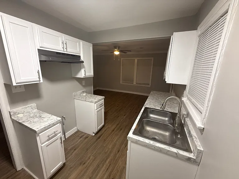 1131 N Watkins St — Photo 2