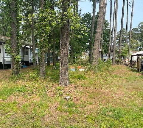 2nd image of 106 Periwinkle Dr