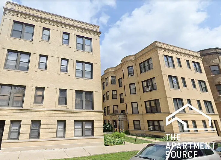 3910 N Pine Grove Ave #2 — Photo 1