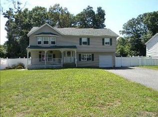 100 Hallock Ave, Smithtown, NY 11787