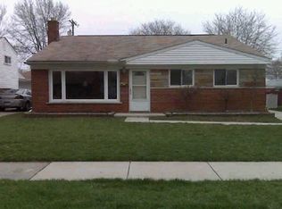 19806 Scarsdale St, Saint Clair Shores, MI 48081