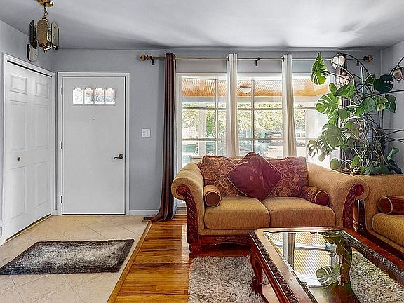 4th image of 43744 Belleauwood Ct
