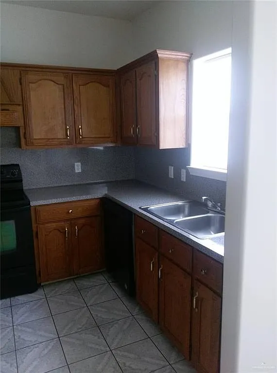 2 bed, 2.5 bath, 1168 sqft, $900 — Photo 3