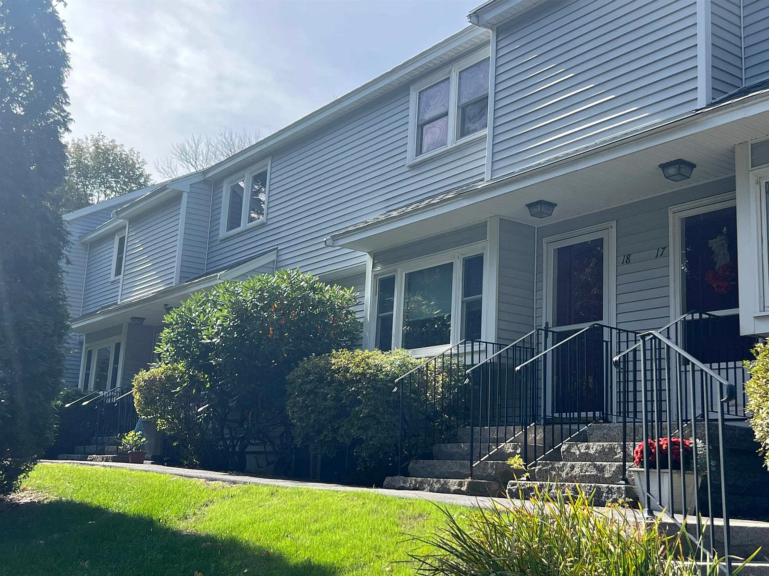2 bed, 1.5 bath, 1001 sqft, $3,000 — Photo 2