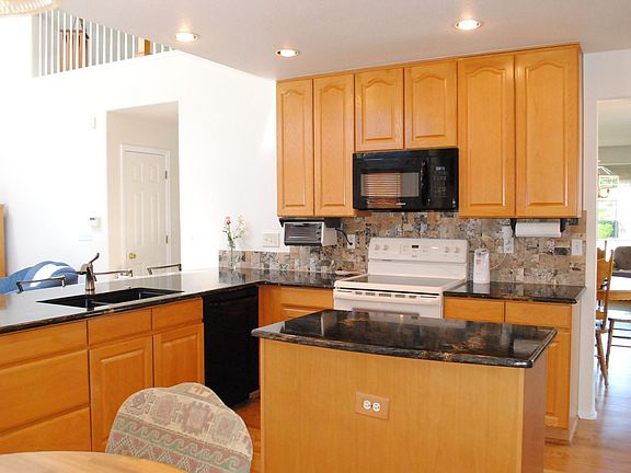 Kitchen/Breakfast Bar