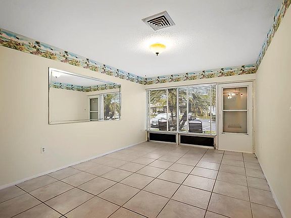 3rd image of 4321 Tahitian Gardens Cir APT B