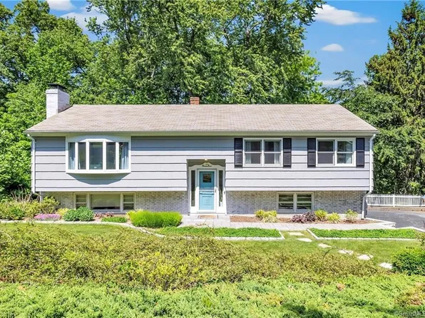 29 Rexview Circle, Trumbull, CT 06611