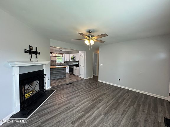 5th image of 509 Wright St