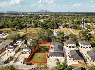 5013 Mallow St, Houston, TX 77033