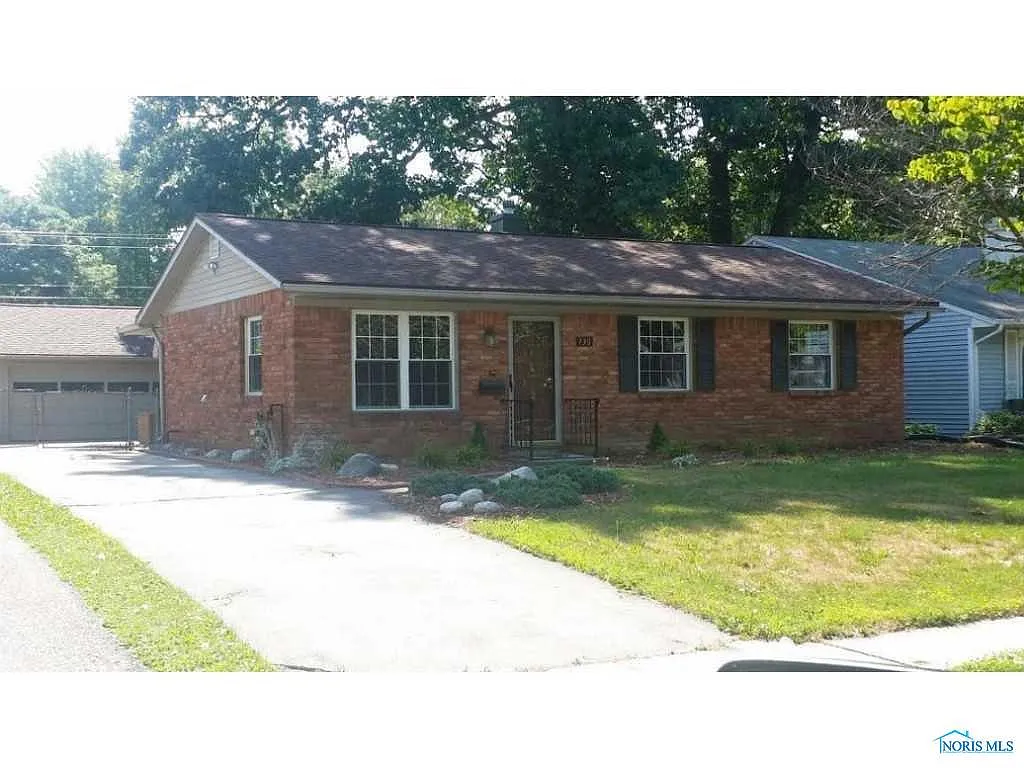 130 Friars Ln photo 1
