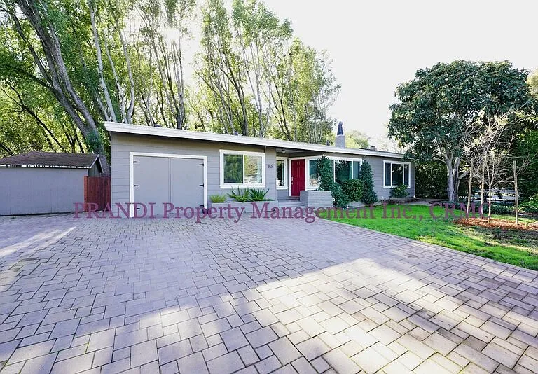 1501 Park Ct — Photo 18