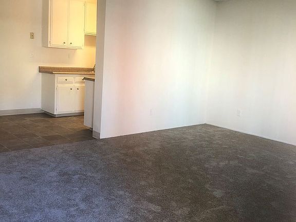 5th image of 750 11th St APT D