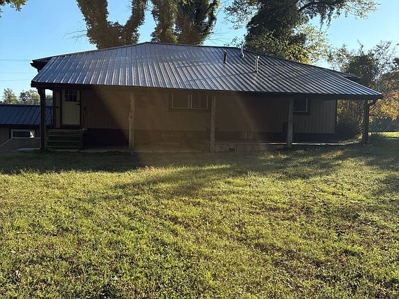 3rd image of 955 Marion Rd