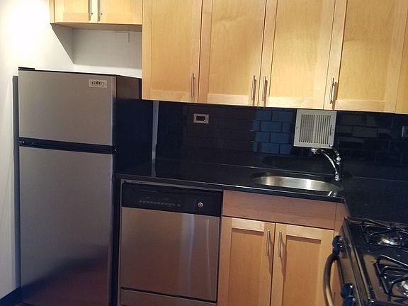 3rd image of 245 E 19th St APT 8e