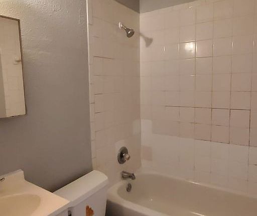 4th image of 2811 Anthony Dr APT B