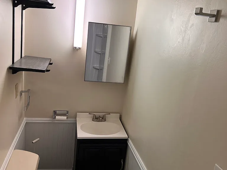 10 Railroad St #4 — Photo 3