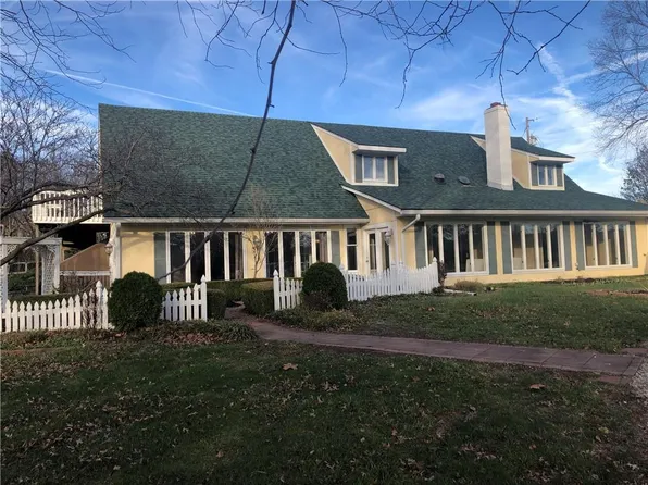 22200 SE Hidden Valley Rd, Peculiar, MO 64078
