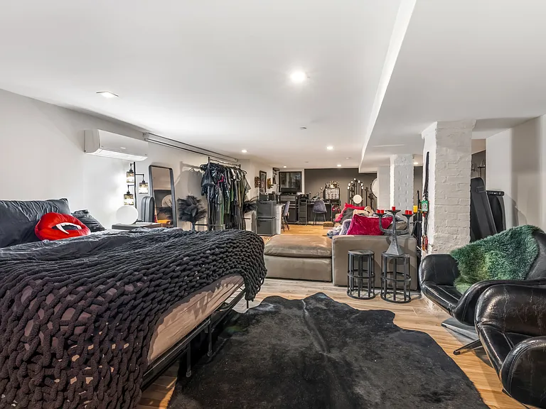 586 Quincy St #1B — Photo 17