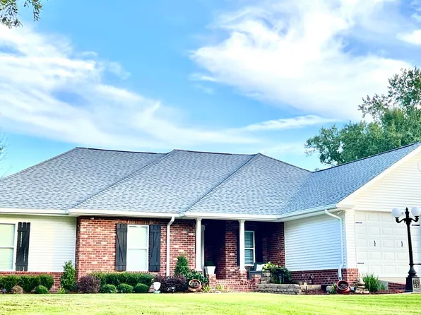 435 Sycamore St, Raceland, LA 70394