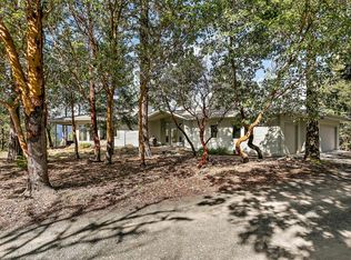 300 Andesite Dr, Jacksonville, OR 97530