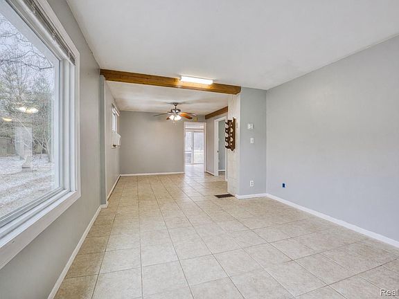 3rd image of 23675 Novi Rd