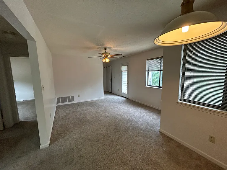 Briarwood Apartments — Photo 9