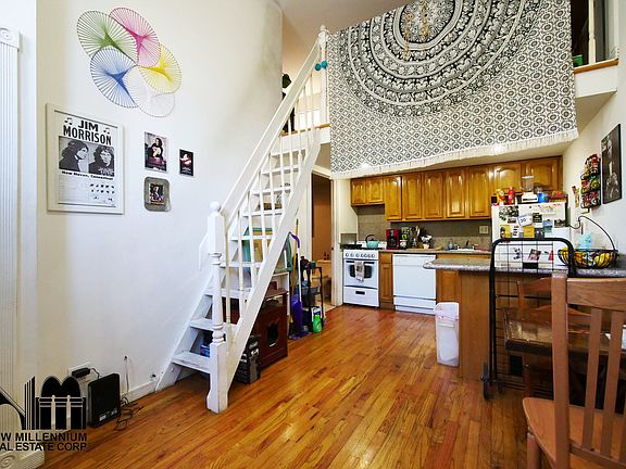 3rd image of 559 20th St APT 1A