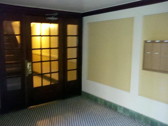 2nd image of 6452 N Claremont Ave APT 2