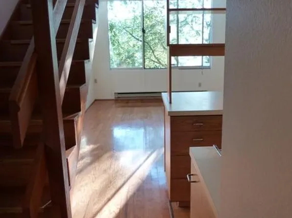 718 15th Ave APT 3, Seattle, WA 98122