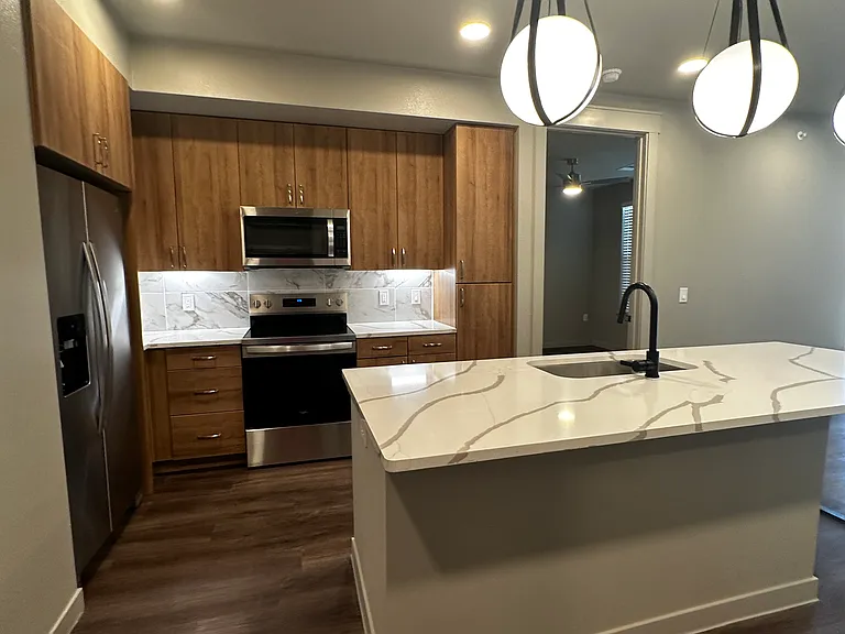 FM 1102 — Photo 3