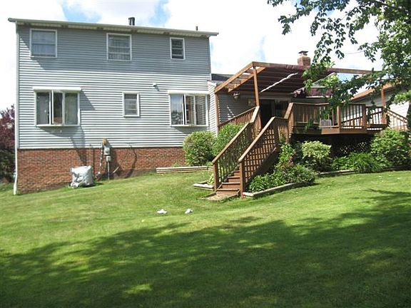3rd image of 3883 Sanford Dr