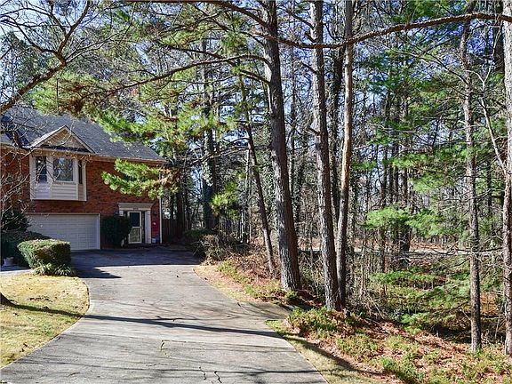 2nd image of 5925 Princess Ln