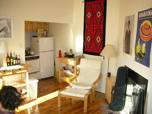 2nd image of 1436 Lombard St APT 3R
