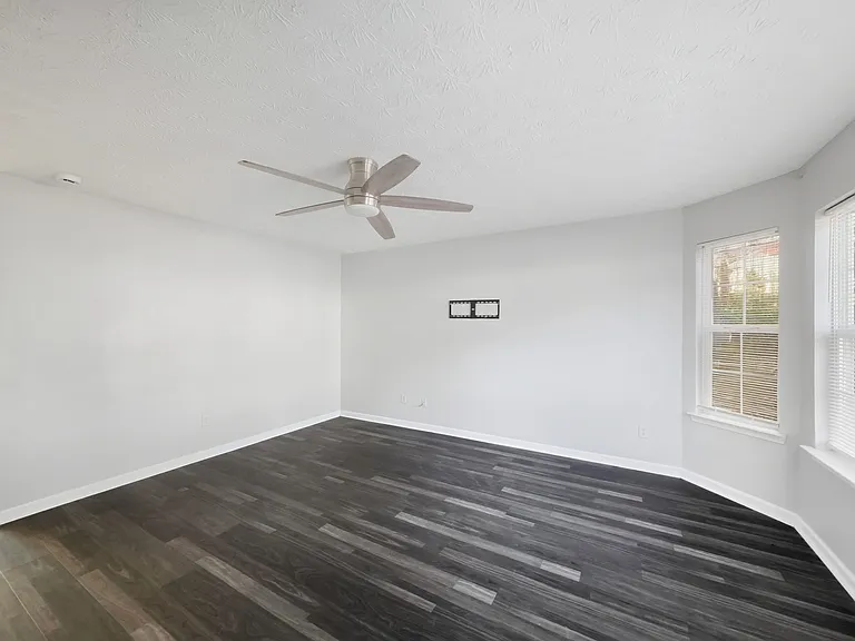 5539 Pineridge Ct — Photo 6