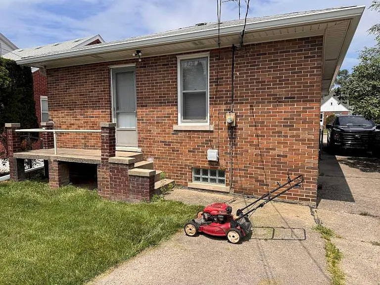 14754 Lydia Ave — Photo 27