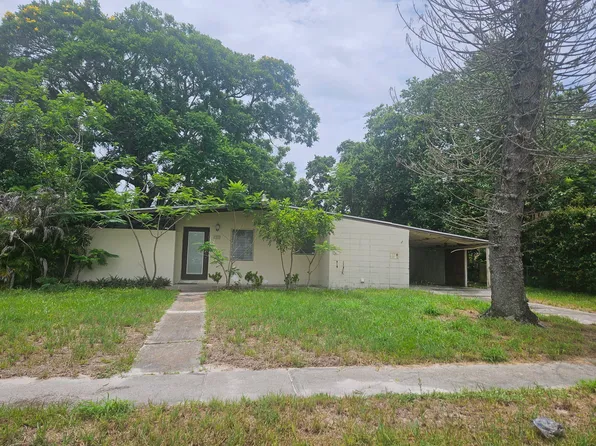 174 SE Celestia Court, Port St Lucie, FL 34983