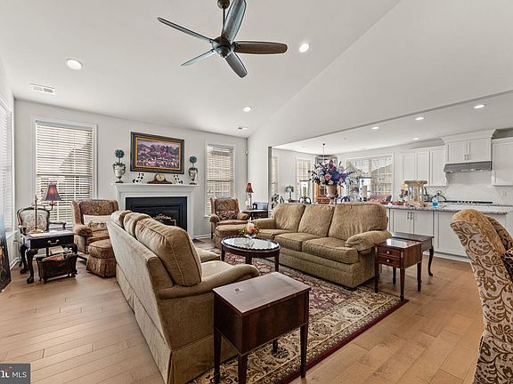 4th image of 3203 Bushwood Dr