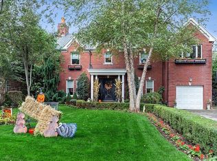 89 Transverse Rd, Garden City, NY 11530