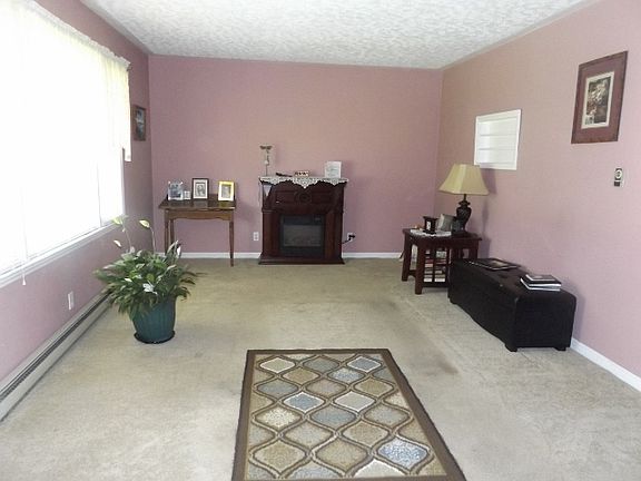 3rd image of 402 Elworth St